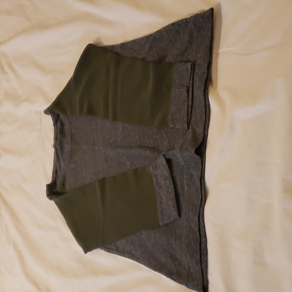 J.Crew Speckled Gray Tee – XXS – Olive Silk Sleeves Fall Long Sleeve Top